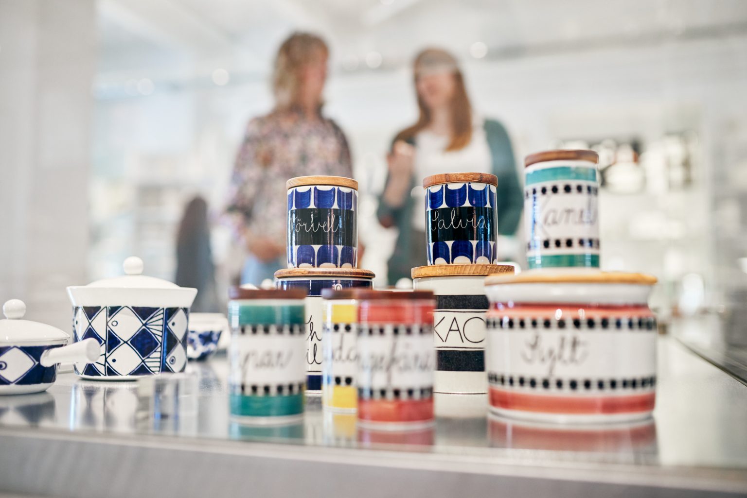 Hjälp Rörstrand Museum att träna AI-assistent - Rorstrand Museum