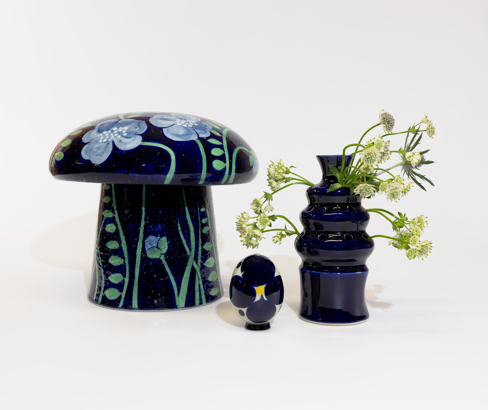 Porslins-svamp, Tulpanvas och porslinsägg med blommor, från Rörstrand Museum